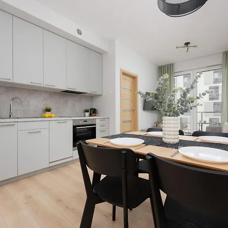 Stylish With Parking By Renters