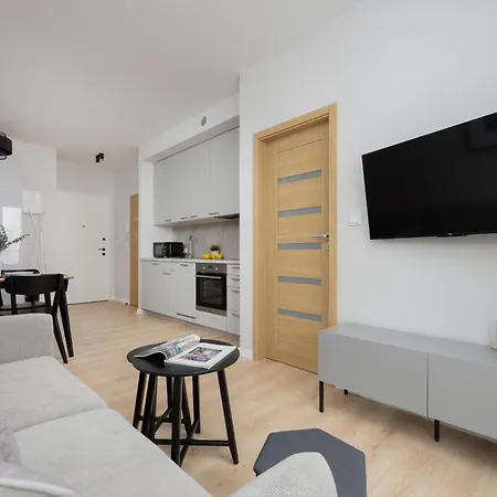Stylish With Parking By Renters Apartment