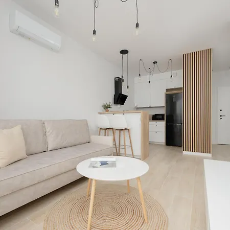 Daire Stylish With Parking By Renters Varşova