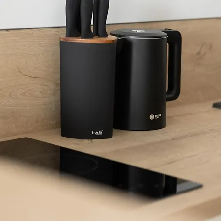 Stylish With Parking By Renters 아파트 *