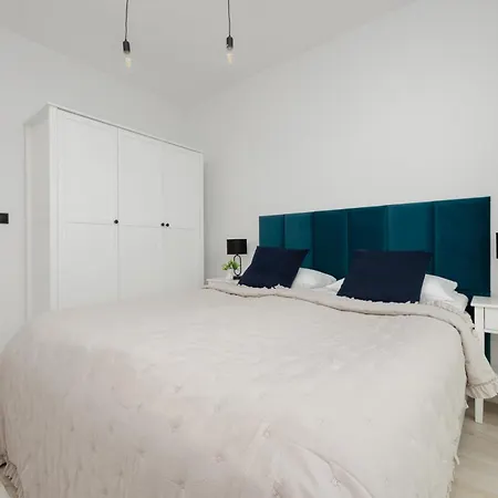 Stylish With Parking By Renters *