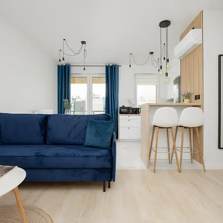 Stylish With Parking By Renters