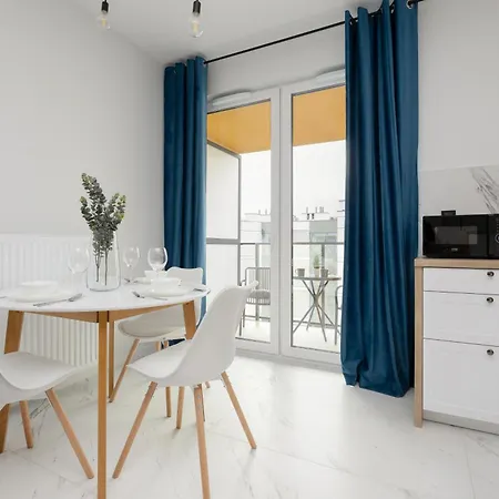 Stylish With Parking By Renters Varsovia