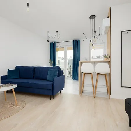 Stylish With Parking By Renters