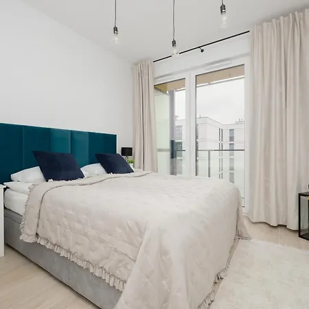 Stylish With Parking By Renters *