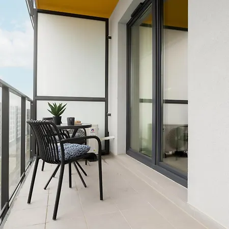 Stylish With Parking By Renters *