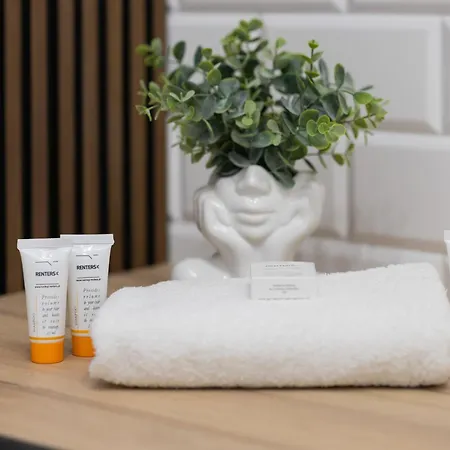 Stylish With Parking By Renters وارسو