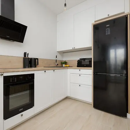 Stylish With Parking By Renters * وارسو