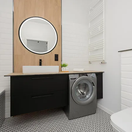 Stylish With Parking By Renters